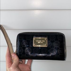 Michael Kors Wristlet Wallet